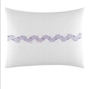 Vera Wang Ghost Flower Center Scallop Breakfast Pillow
